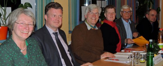 Gertrud Borgmeyer Grüne, Michael Schernikau CDU, Hans-Günther Werner Moderator, Astrid Sawatzky Linke, Herr Kieper FDP, Andreas Schnieber SPD        Foto: Karin Holzapfel