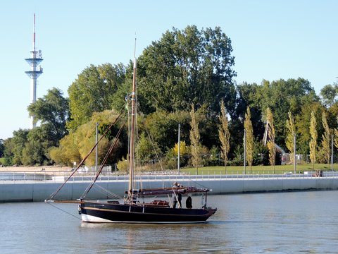 Mavrodaphne 1. Schiff im neuen Schulauer Hafen